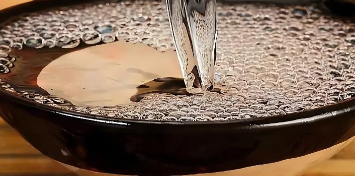 酱香型白酒怎么辨别真假&mdash;&mdash;感官四步法：观色、闻香、品味、空杯