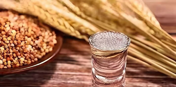 高端商务宴请用酒指南：从年份选择到餐桌细节