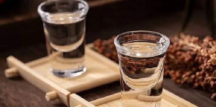 生肖定制酒，有人几百入手有人几千接盘，中间差了哪几步